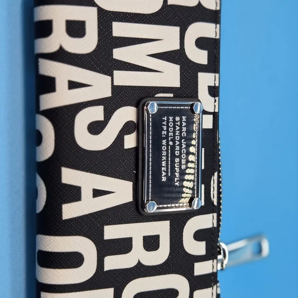 Marc Jacobs Black and White Logo Wallet - Picture 2 of 6